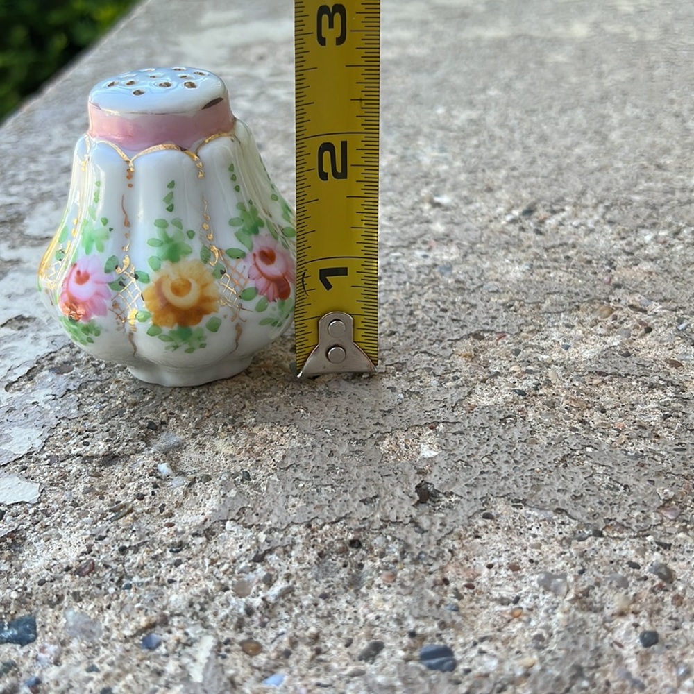 Excellent condition vintage salt and pepper shakers - Picture 7 of 8